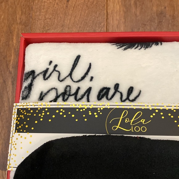 2-piece plush throw and sleep mask gift set NEW - Picture 4 of 6